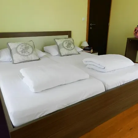 Smaragdna Yourcroatiaholiday דירה